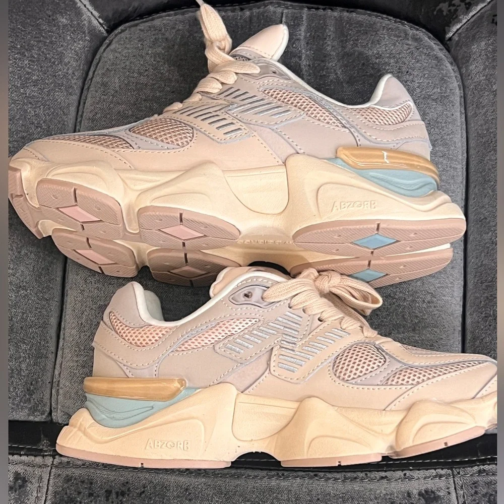 WOMEN’S New Balance 9060 Ivory Cream Pink Sand - Picture 9 of 10